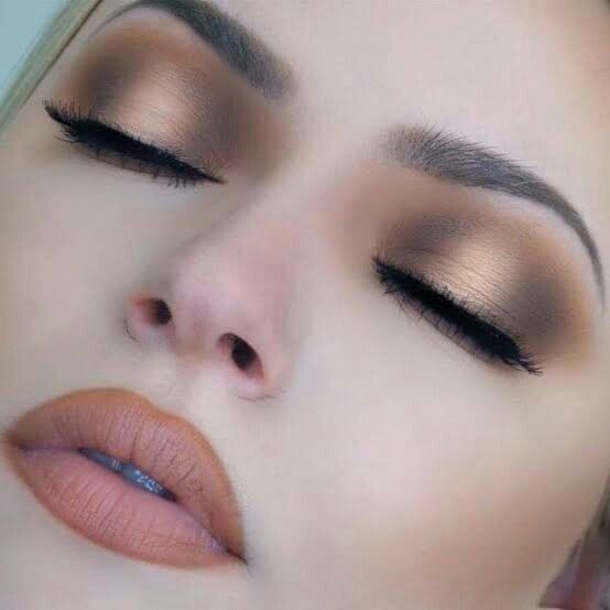 4-in-1 Multi-Task Makeup Brush for Effortless Application